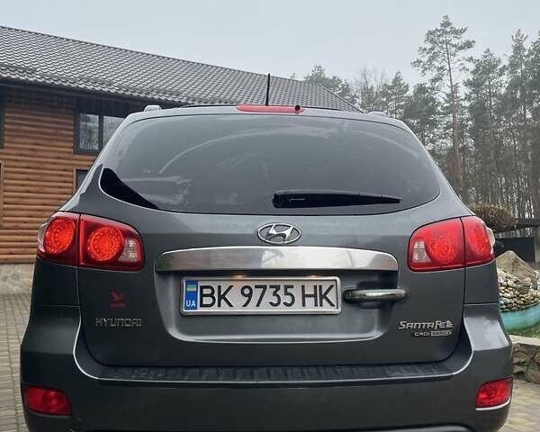 Серый Хендай Санта Фе, объемом двигателя 2.2 л и пробегом 268 тыс. км за 9000 $, фото 9 на Automoto.ua