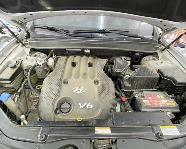 Серый Хендай Санта Фе, объемом двигателя 2.7 л и пробегом 245 тыс. км за 8800 $, фото 23 на Automoto.ua