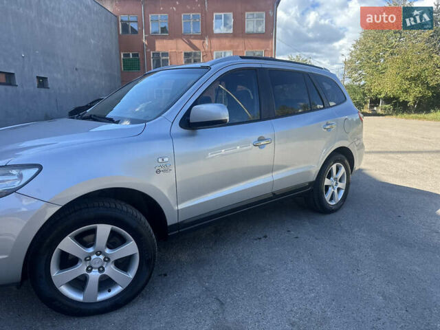 Серый Хендай Санта Фе, объемом двигателя 2.19 л и пробегом 301 тыс. км за 8500 $, фото 10 на Automoto.ua