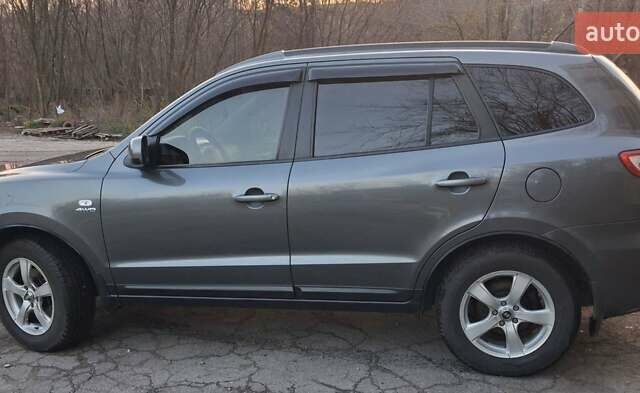 Серый Хендай Санта Фе, объемом двигателя 2.2 л и пробегом 249 тыс. км за 9000 $, фото 8 на Automoto.ua