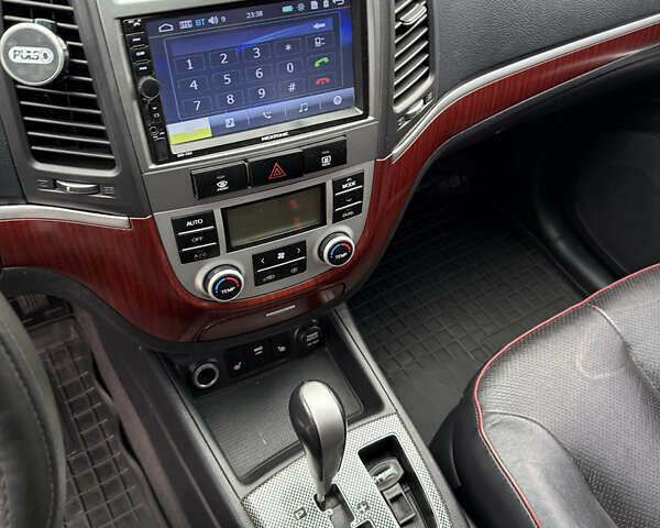 Сірий Хендай Санта Фе, об'ємом двигуна 2.2 л та пробігом 257 тис. км за 9650 $, фото 30 на Automoto.ua