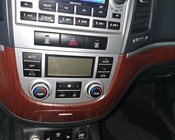 Серый Хендай Санта Фе, объемом двигателя 2.2 л и пробегом 264 тыс. км за 8880 $, фото 18 на Automoto.ua