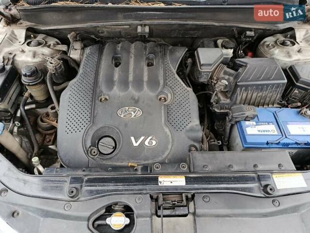 Сірий Хендай Санта Фе, об'ємом двигуна 2.66 л та пробігом 415 тис. км за 8400 $, фото 13 на Automoto.ua