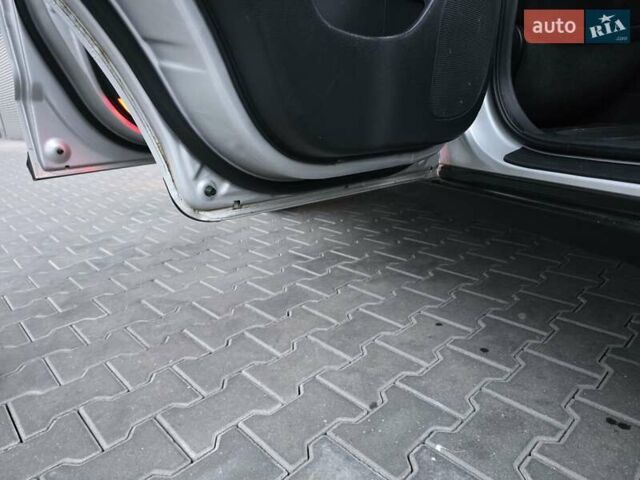 Серый Хендай Санта Фе, объемом двигателя 2.2 л и пробегом 251 тыс. км за 9333 $, фото 46 на Automoto.ua