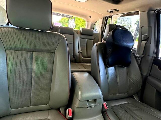 Серый Хендай Санта Фе, объемом двигателя 2.2 л и пробегом 342 тыс. км за 9000 $, фото 2 на Automoto.ua