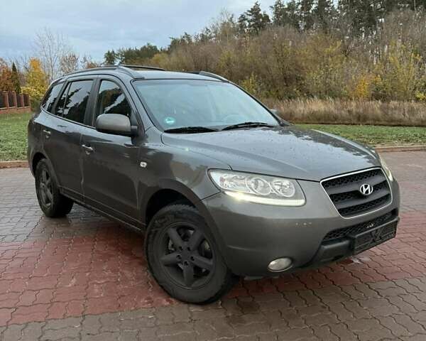 Серый Хендай Санта Фе, объемом двигателя 2.2 л и пробегом 199 тыс. км за 6800 $, фото 5 на Automoto.ua