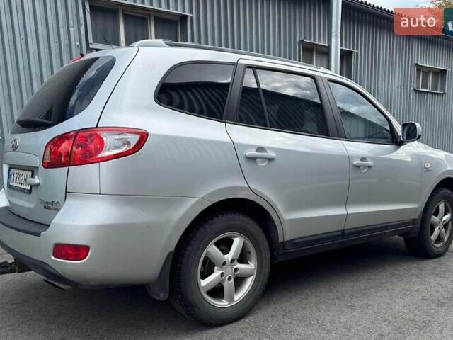 Серый Хендай Санта Фе, объемом двигателя 2.19 л и пробегом 260 тыс. км за 9100 $, фото 4 на Automoto.ua