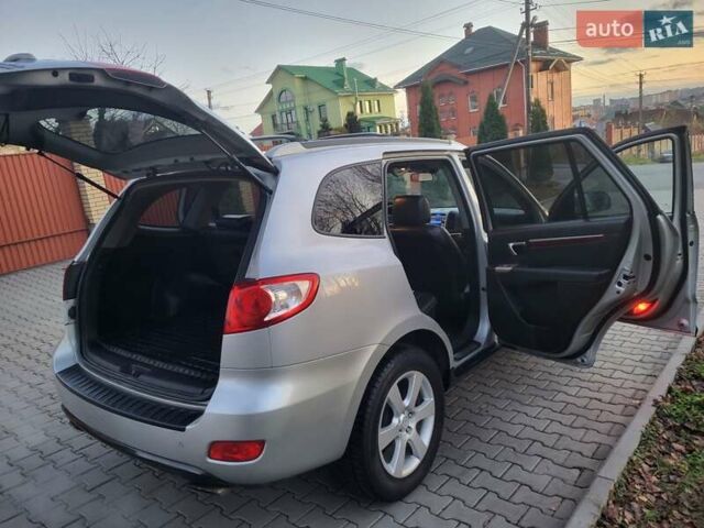 Серый Хендай Санта Фе, объемом двигателя 2.19 л и пробегом 302 тыс. км за 9990 $, фото 71 на Automoto.ua