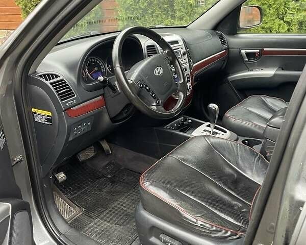 Серый Хендай Санта Фе, объемом двигателя 2.2 л и пробегом 268 тыс. км за 9000 $, фото 10 на Automoto.ua