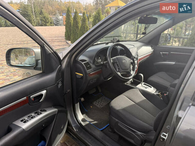 Серый Хендай Санта Фе, объемом двигателя 2.2 л и пробегом 211 тыс. км за 10500 $, фото 6 на Automoto.ua