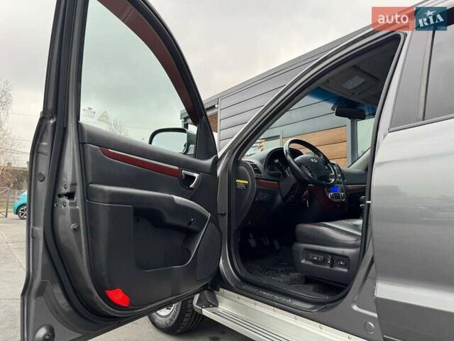 Сірий Хендай Санта Фе, об'ємом двигуна 2.19 л та пробігом 284 тис. км за 8400 $, фото 18 на Automoto.ua