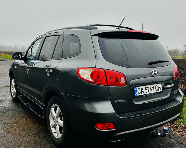 Сірий Хендай Санта Фе, об'ємом двигуна 2.19 л та пробігом 233 тис. км за 10000 $, фото 4 на Automoto.ua