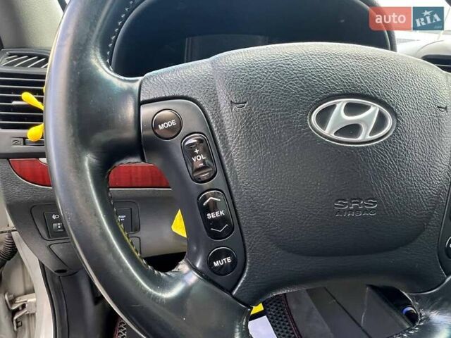 Серый Хендай Санта Фе, объемом двигателя 2.19 л и пробегом 253 тыс. км за 11500 $, фото 11 на Automoto.ua