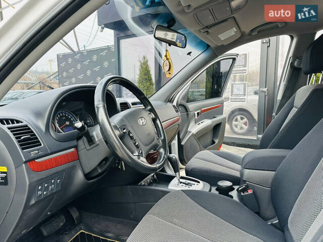 Серый Хендай Санта Фе, объемом двигателя 2.19 л и пробегом 290 тыс. км за 8999 $, фото 13 на Automoto.ua