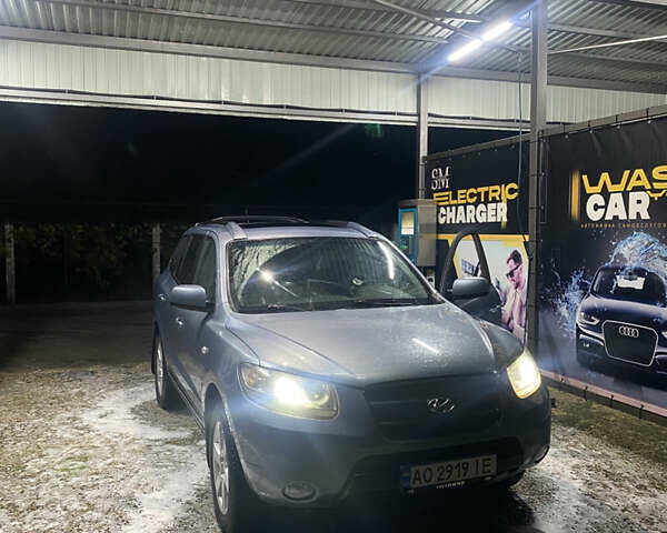 Серый Хендай Санта Фе, объемом двигателя 2.19 л и пробегом 334 тыс. км за 10000 $, фото 29 на Automoto.ua