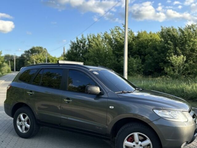 Серый Хендай Санта Фе, объемом двигателя 2.2 л и пробегом 325 тыс. км за 9500 $, фото 2 на Automoto.ua