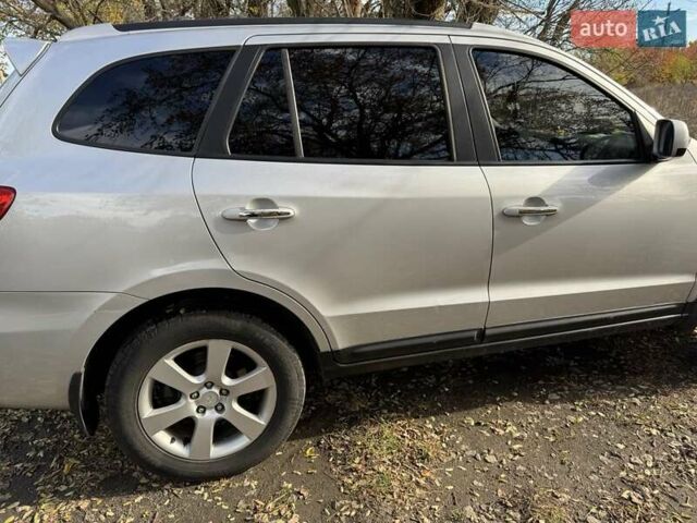 Серый Хендай Санта Фе, объемом двигателя 2.2 л и пробегом 232 тыс. км за 10500 $, фото 5 на Automoto.ua