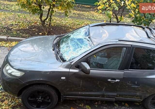 Серый Хендай Санта Фе, объемом двигателя 2.19 л и пробегом 170 тыс. км за 4999 $, фото 2 на Automoto.ua