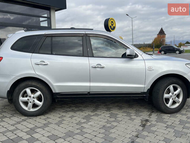 Серый Хендай Санта Фе, объемом двигателя 2.19 л и пробегом 254 тыс. км за 11300 $, фото 7 на Automoto.ua