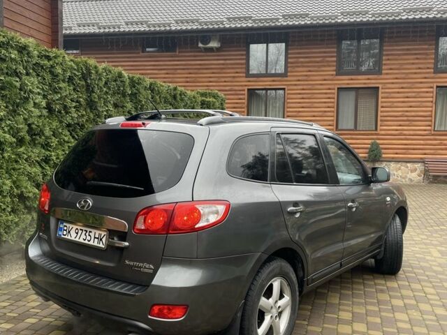 Серый Хендай Санта Фе, объемом двигателя 2.2 л и пробегом 268 тыс. км за 9000 $, фото 8 на Automoto.ua