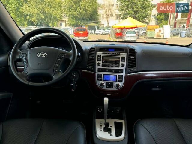 Серый Хендай Санта Фе, объемом двигателя 2.2 л и пробегом 120 тыс. км за 9900 $, фото 5 на Automoto.ua