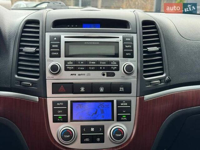 Сірий Хендай Санта Фе, об'ємом двигуна 2.19 л та пробігом 284 тис. км за 8400 $, фото 43 на Automoto.ua