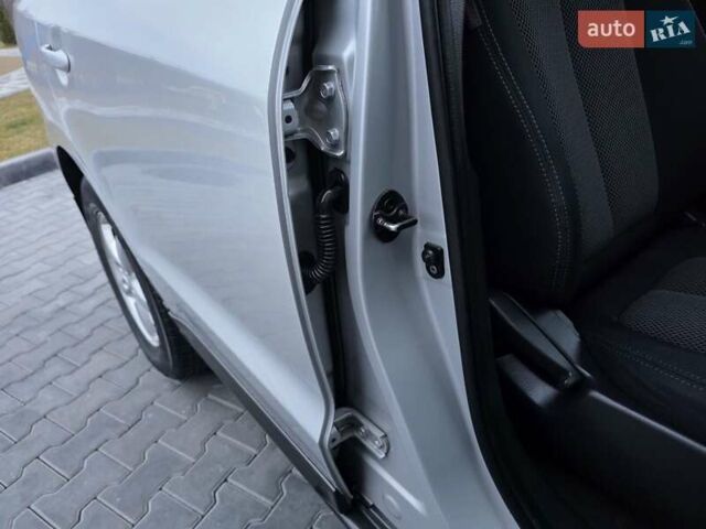 Серый Хендай Санта Фе, объемом двигателя 2.2 л и пробегом 251 тыс. км за 9333 $, фото 40 на Automoto.ua