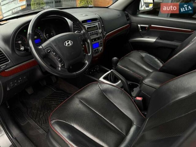 Сірий Хендай Санта Фе, об'ємом двигуна 2.19 л та пробігом 284 тис. км за 8400 $, фото 32 на Automoto.ua