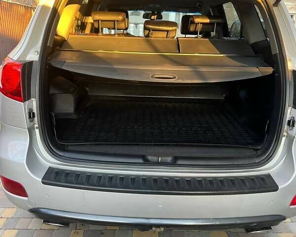 Серый Хендай Санта Фе, объемом двигателя 2.19 л и пробегом 314 тыс. км за 8700 $, фото 4 на Automoto.ua