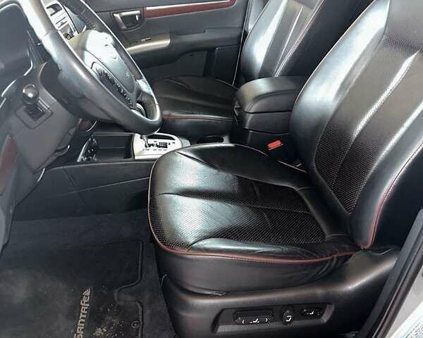 Сірий Хендай Санта Фе, об'ємом двигуна 2.7 л та пробігом 89 тис. км за 13800 $, фото 21 на Automoto.ua