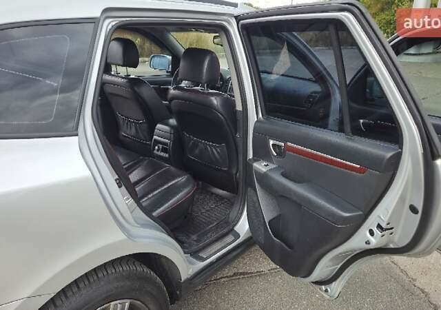 Серый Хендай Санта Фе, объемом двигателя 2.2 л и пробегом 232 тыс. км за 10900 $, фото 9 на Automoto.ua