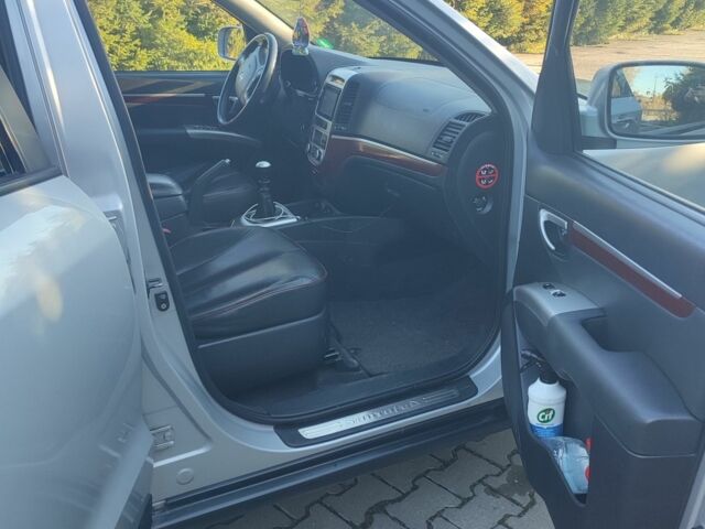 Серый Хендай Санта Фе, объемом двигателя 2.2 л и пробегом 264 тыс. км за 9800 $, фото 12 на Automoto.ua