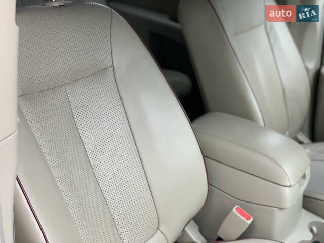 Серый Хендай Санта Фе, объемом двигателя 2.2 л и пробегом 246 тыс. км за 10250 $, фото 32 на Automoto.ua