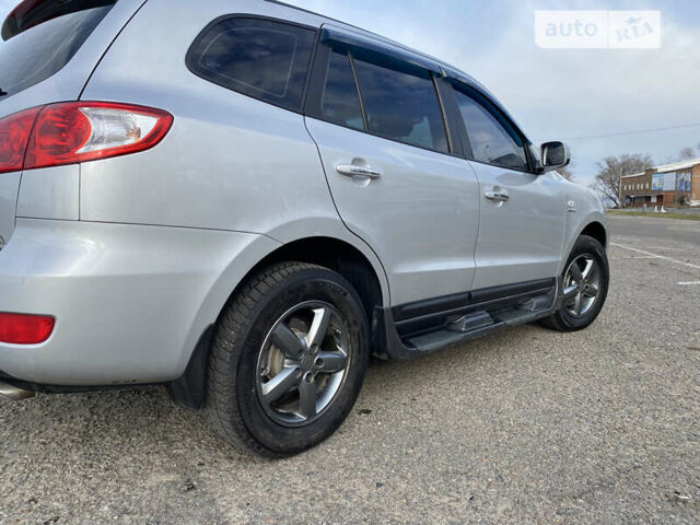 Серый Хендай Санта Фе, объемом двигателя 2.7 л и пробегом 212 тыс. км за 9200 $, фото 4 на Automoto.ua