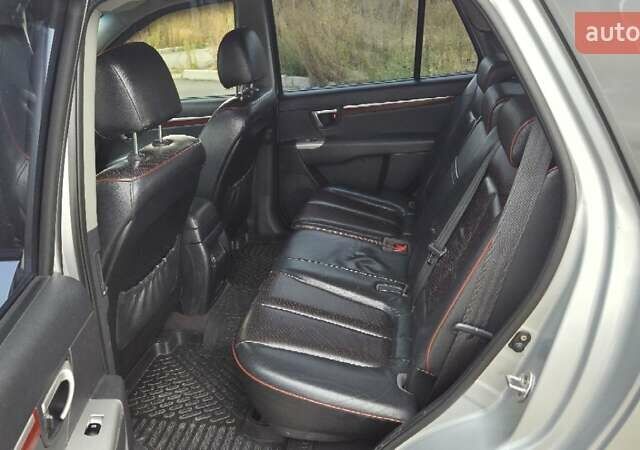 Серый Хендай Санта Фе, объемом двигателя 2.2 л и пробегом 232 тыс. км за 10900 $, фото 10 на Automoto.ua