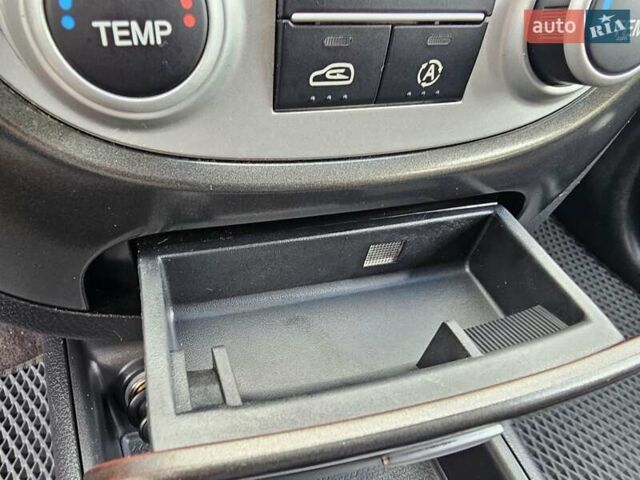 Серый Хендай Санта Фе, объемом двигателя 2.2 л и пробегом 210 тыс. км за 9750 $, фото 112 на Automoto.ua