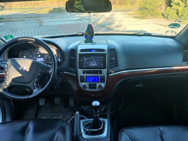 Серый Хендай Санта Фе, объемом двигателя 2.2 л и пробегом 264 тыс. км за 9800 $, фото 2 на Automoto.ua