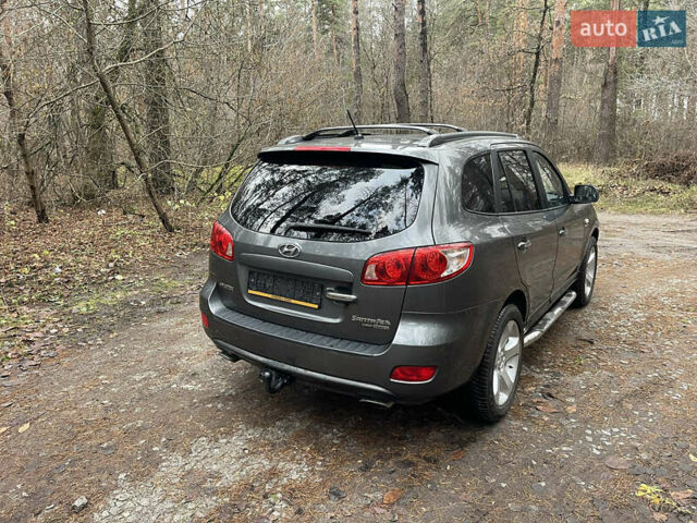 Серый Хендай Санта Фе, объемом двигателя 2.2 л и пробегом 200 тыс. км за 5700 $, фото 6 на Automoto.ua