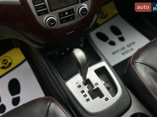 Серый Хендай Санта Фе, объемом двигателя 2.66 л и пробегом 210 тыс. км за 9500 $, фото 19 на Automoto.ua