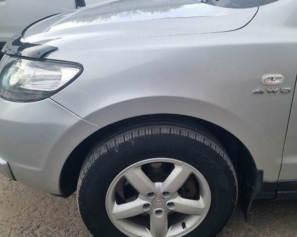 Серый Хендай Санта Фе, объемом двигателя 2.2 л и пробегом 255 тыс. км за 10500 $, фото 14 на Automoto.ua