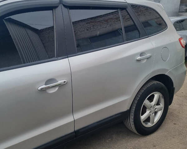 Серый Хендай Санта Фе, объемом двигателя 2.2 л и пробегом 255 тыс. км за 10500 $, фото 15 на Automoto.ua