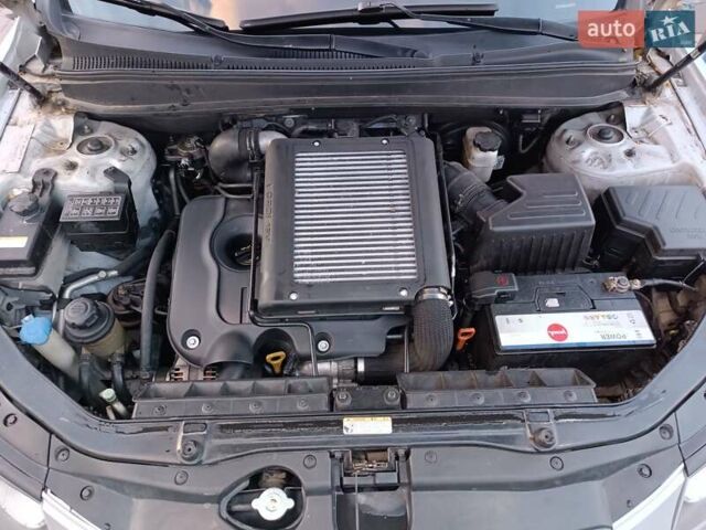 Серый Хендай Санта Фе, объемом двигателя 2.2 л и пробегом 202 тыс. км за 11000 $, фото 19 на Automoto.ua