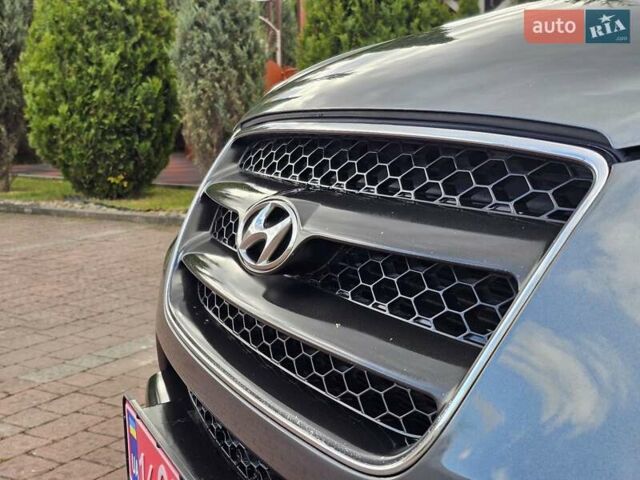 Сірий Хендай Санта Фе, об'ємом двигуна 2.2 л та пробігом 210 тис. км за 9950 $, фото 28 на Automoto.ua