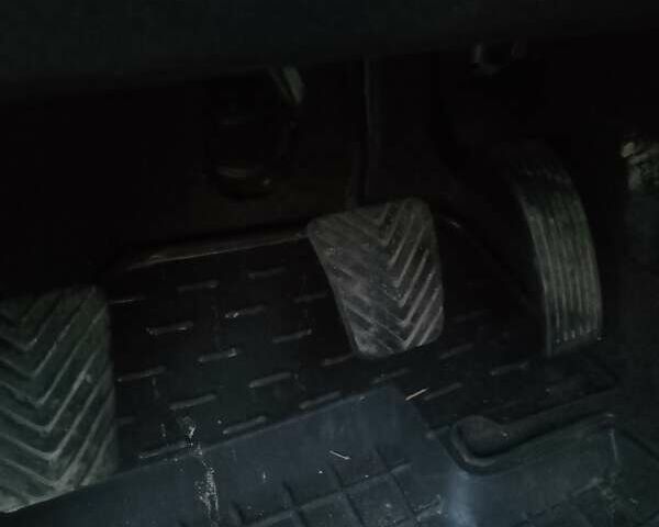 Серый Хендай Санта Фе, объемом двигателя 2.19 л и пробегом 190 тыс. км за 9800 $, фото 8 на Automoto.ua