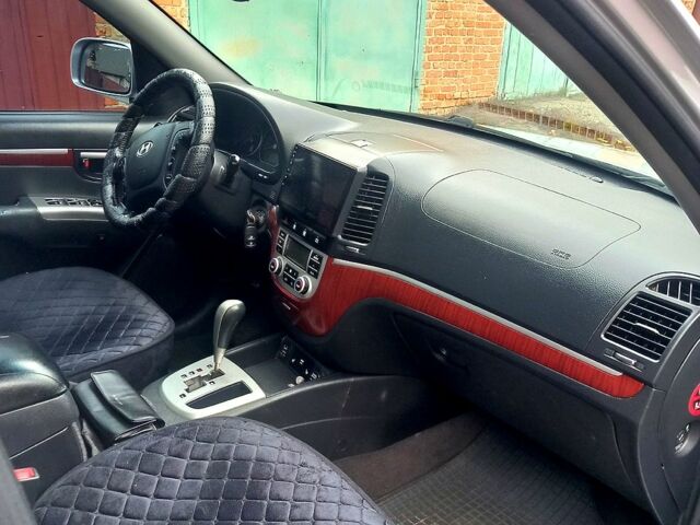 Серый Хендай Санта Фе, объемом двигателя 2.2 л и пробегом 200 тыс. км за 9400 $, фото 7 на Automoto.ua