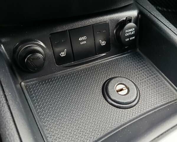 Серый Хендай Санта Фе, объемом двигателя 2.2 л и пробегом 245 тыс. км за 9900 $, фото 15 на Automoto.ua