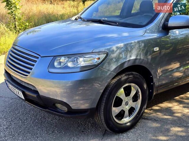 Серый Хендай Санта Фе, объемом двигателя 2.66 л и пробегом 172 тыс. км за 9500 $, фото 4 на Automoto.ua