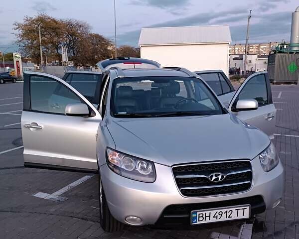 Серый Хендай Санта Фе, объемом двигателя 2.2 л и пробегом 202 тыс. км за 11000 $, фото 5 на Automoto.ua