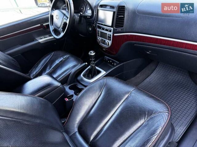 Сірий Хендай Санта Фе, об'ємом двигуна 2.7 л та пробігом 267 тис. км за 8900 $, фото 14 на Automoto.ua