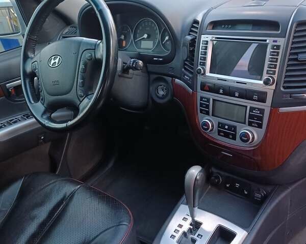 Серый Хендай Санта Фе, объемом двигателя 2.2 л и пробегом 202 тыс. км за 11000 $, фото 37 на Automoto.ua